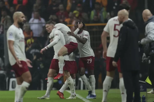 Legend slams Manchester United players for lack of discipline after allowing Galatasaray to equalize
